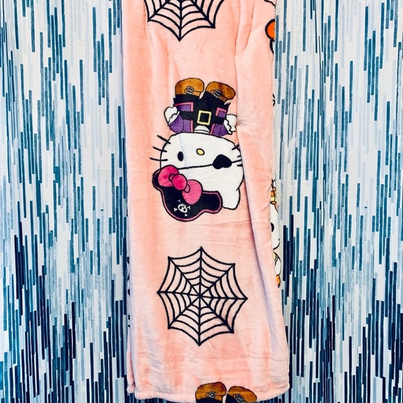 Hello Kitty Halloween Blanket - Picture 4 of 5